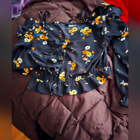 H&M Tops - Black Floral 12 Crop Top